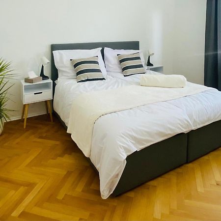 Apartma Srecko, Sezana Luaran gambar