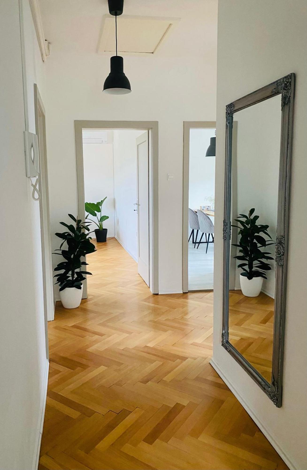 Apartma Srecko, Sezana Luaran gambar