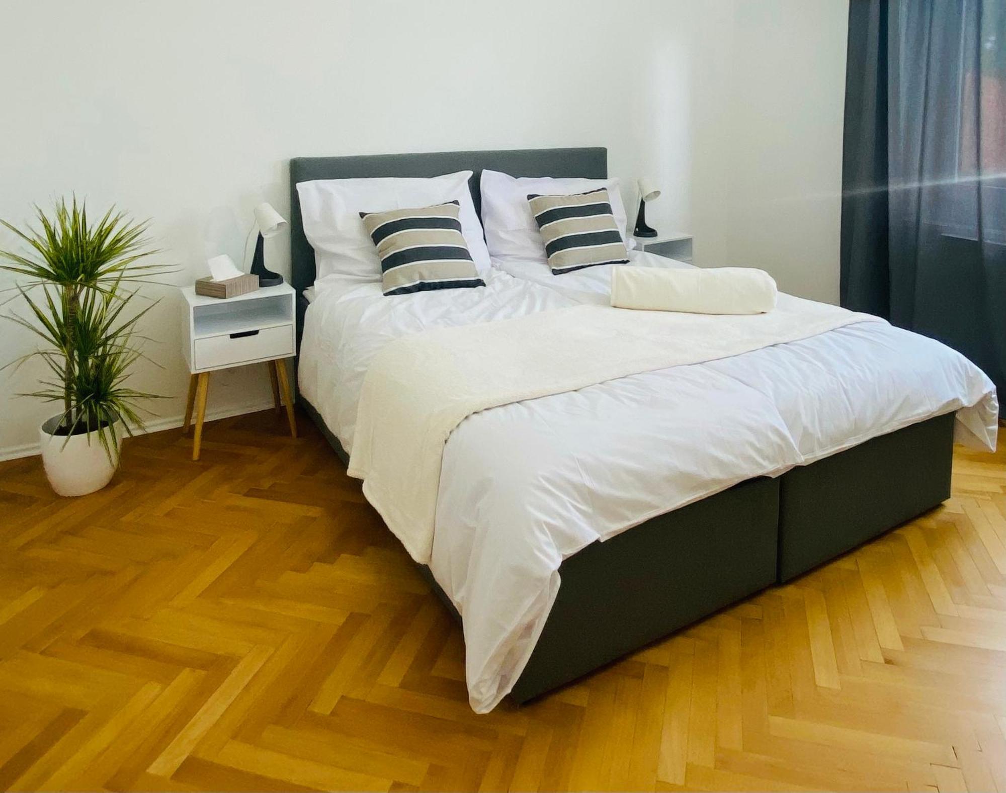 Apartma Srecko, Sezana Luaran gambar