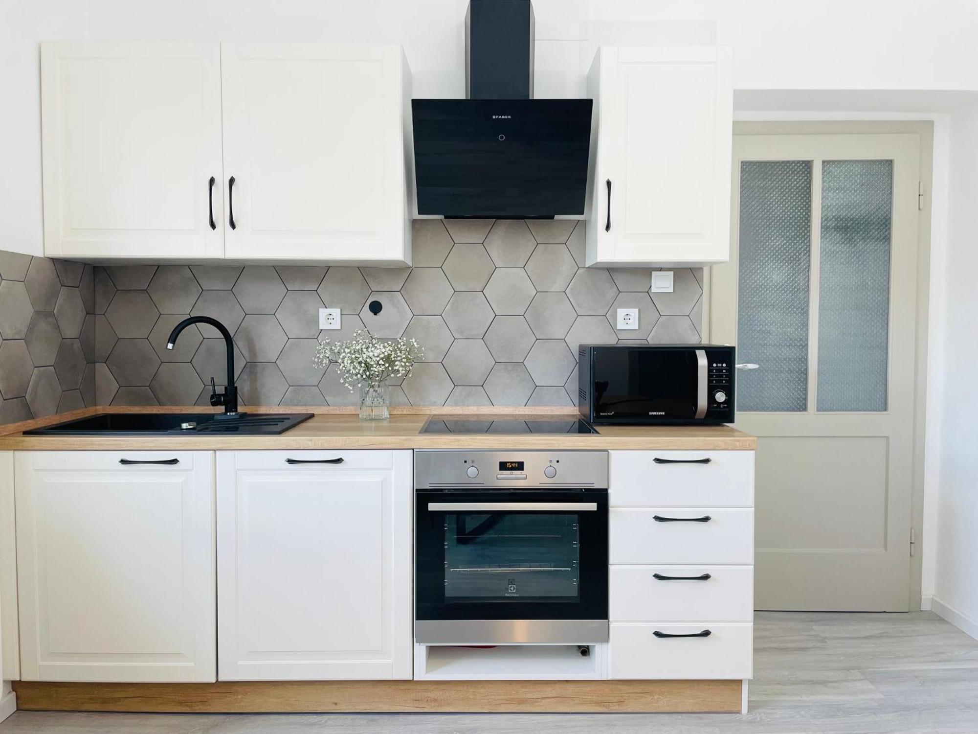 Apartma Srecko, Sezana Luaran gambar